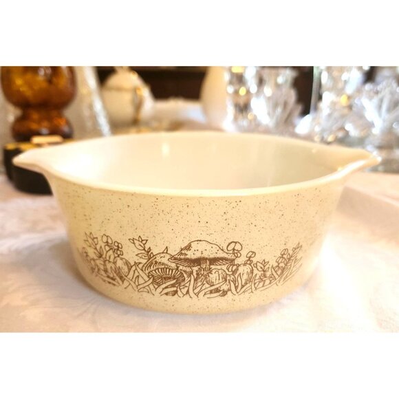 PYREX MUSHROOM FOREST FANCIES SMALL CASSAROLE DISH - Picture 1 of 5
